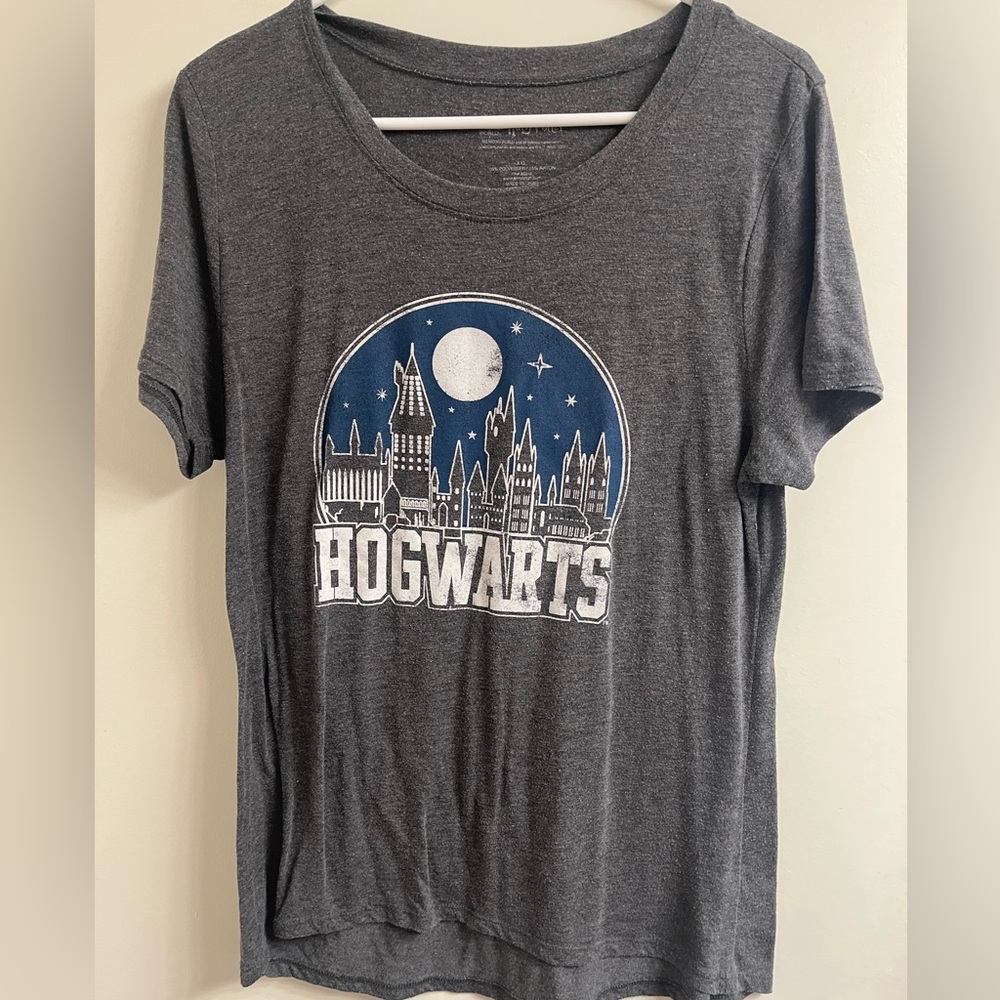 Gray Hogwarts Graphic T-Shirt